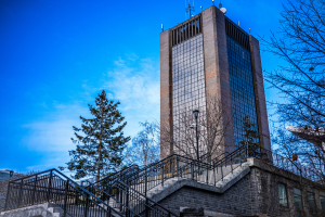 Recognize Outstanding Carleton Educators With a Raving Raven
